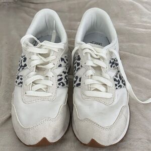 New Balance White and Gray Women's Sneakers